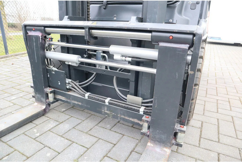 Crédit-bail de Linde E25 R-01 ROADSTER | DEMO | SIDESHIFT | FORK SPREADERS Linde E25 R-01 ROADSTER | DEMO | SIDESHIFT | FORK SPREADERS: photos 10