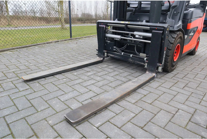 Crédit-bail de Linde E25 R-01 ROADSTER | DEMO | SIDESHIFT | FORK SPREADERS Linde E25 R-01 ROADSTER | DEMO | SIDESHIFT | FORK SPREADERS: photos 9