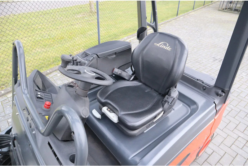 Crédit-bail de Linde E25 R-01 ROADSTER | DEMO | SIDESHIFT | FORK SPREADERS Linde E25 R-01 ROADSTER | DEMO | SIDESHIFT | FORK SPREADERS: photos 17