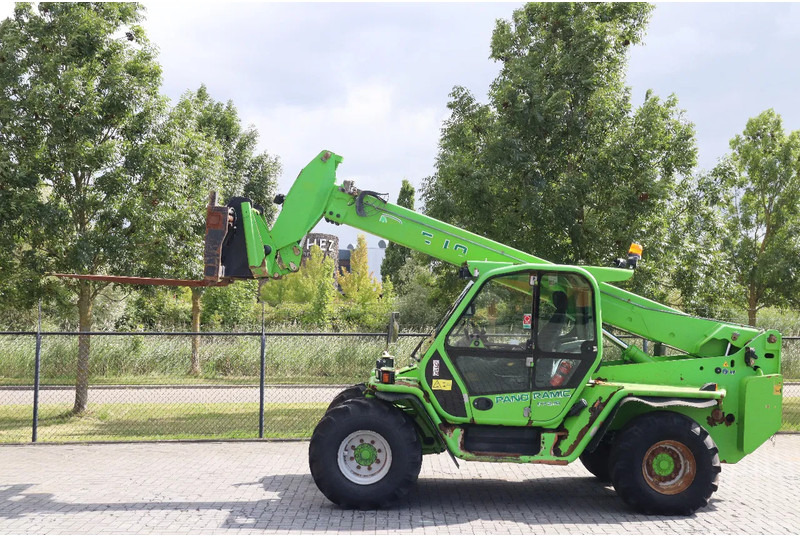 Merlo P72.10 | HYDR FORKS | 7.2 TON | 10 METER - Chariot télescopique: photos 1 Merlo P72.10 | HYDR FORKS | 7.2 TON | 10 METER - Chariot télescopique: photos 1