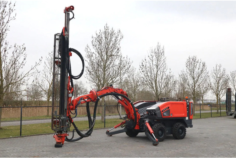 Sandvik 2 PIECES COMMANDO DC 300 RI S5 | ONLY 470 DRILLING HOURS - Foreuse: photos 2 Sandvik 2 PIECES COMMANDO DC 300 RI S5 | ONLY 470 DRILLING HOURS - Foreuse: photos 2