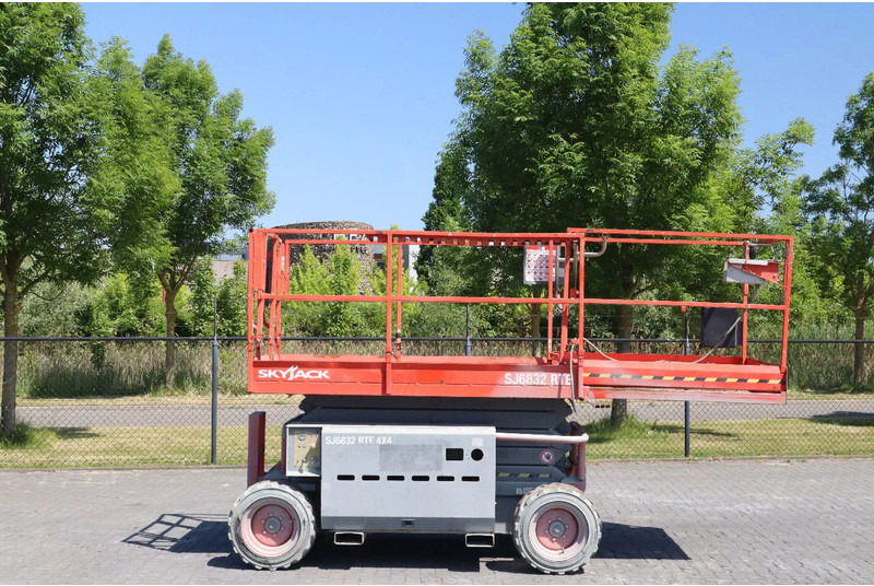 Skyjack SJ 6832 RTE | 12 METER | 454 KG - Nacelle ciseaux: photos 4 Skyjack SJ 6832 RTE | 12 METER | 454 KG - Nacelle ciseaux: photos 4