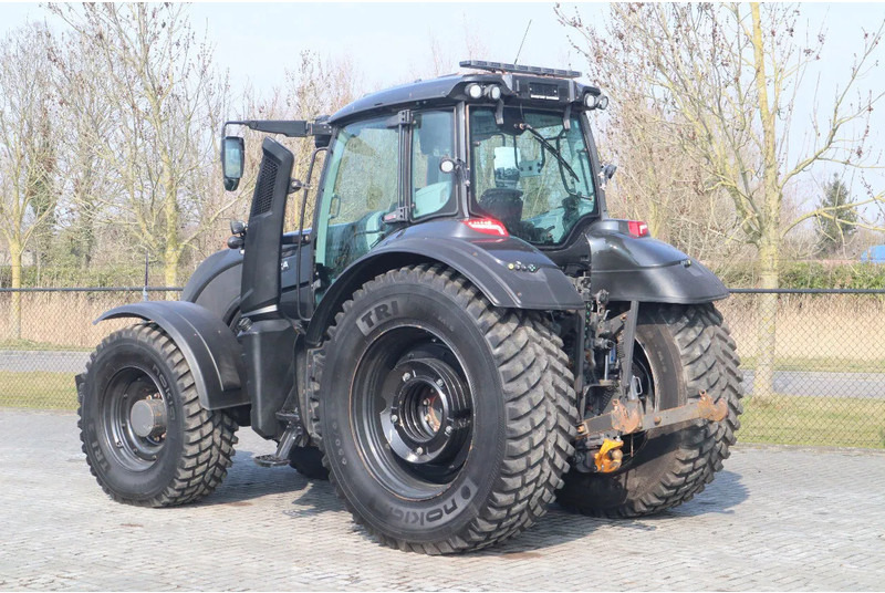 Valtra T234 D UNLIMITED | FRONT PTO | 53 KM/H | FULL OPTION - Tracteur agricole: photos 3 Valtra T234 D UNLIMITED | FRONT PTO | 53 KM/H | FULL OPTION - Tracteur agricole: photos 3
