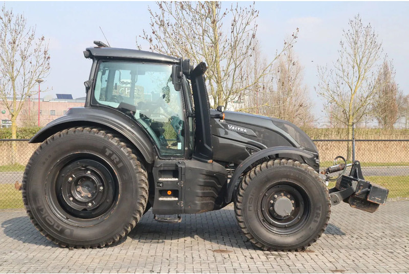 Valtra T234 D UNLIMITED | FRONT PTO | 53 KM/H | FULL OPTION - Tracteur agricole: photos 4 Valtra T234 D UNLIMITED | FRONT PTO | 53 KM/H | FULL OPTION - Tracteur agricole: photos 4