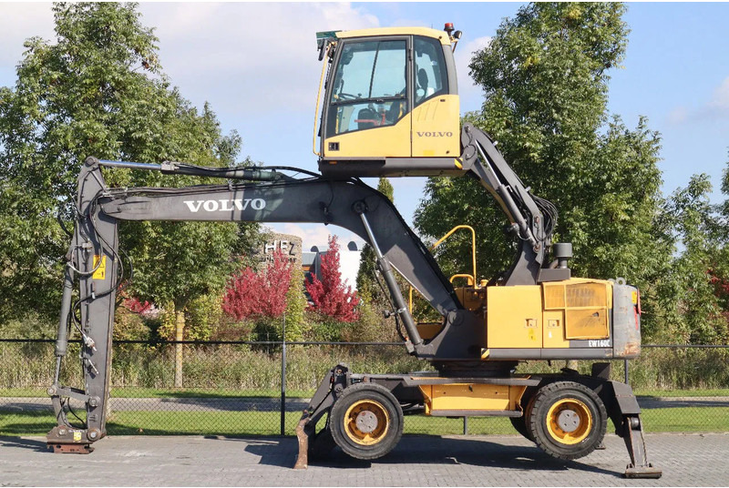 Volvo EW160C | EW 160 C | LIFT CAB | DOZERBLADE | QUICK COUPLER - Pelle sur pneus: photos 1 Volvo EW160C | EW 160 C | LIFT CAB | DOZERBLADE | QUICK COUPLER - Pelle sur pneus: photos 1