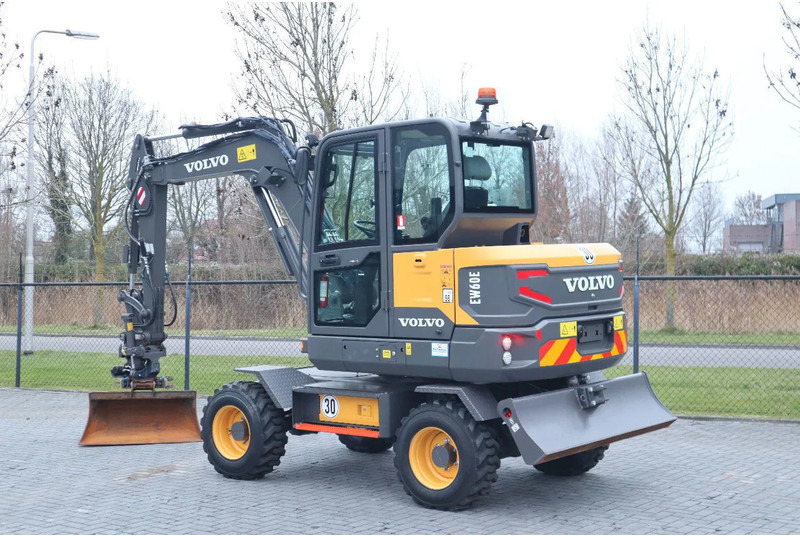 Volvo EW60E | DEMO | 30 KM/H | ROTOTILT + GRIPPER | BUCKET - Pelle sur pneus: photos 3 Volvo EW60E | DEMO | 30 KM/H | ROTOTILT + GRIPPER | BUCKET - Pelle sur pneus: photos 3