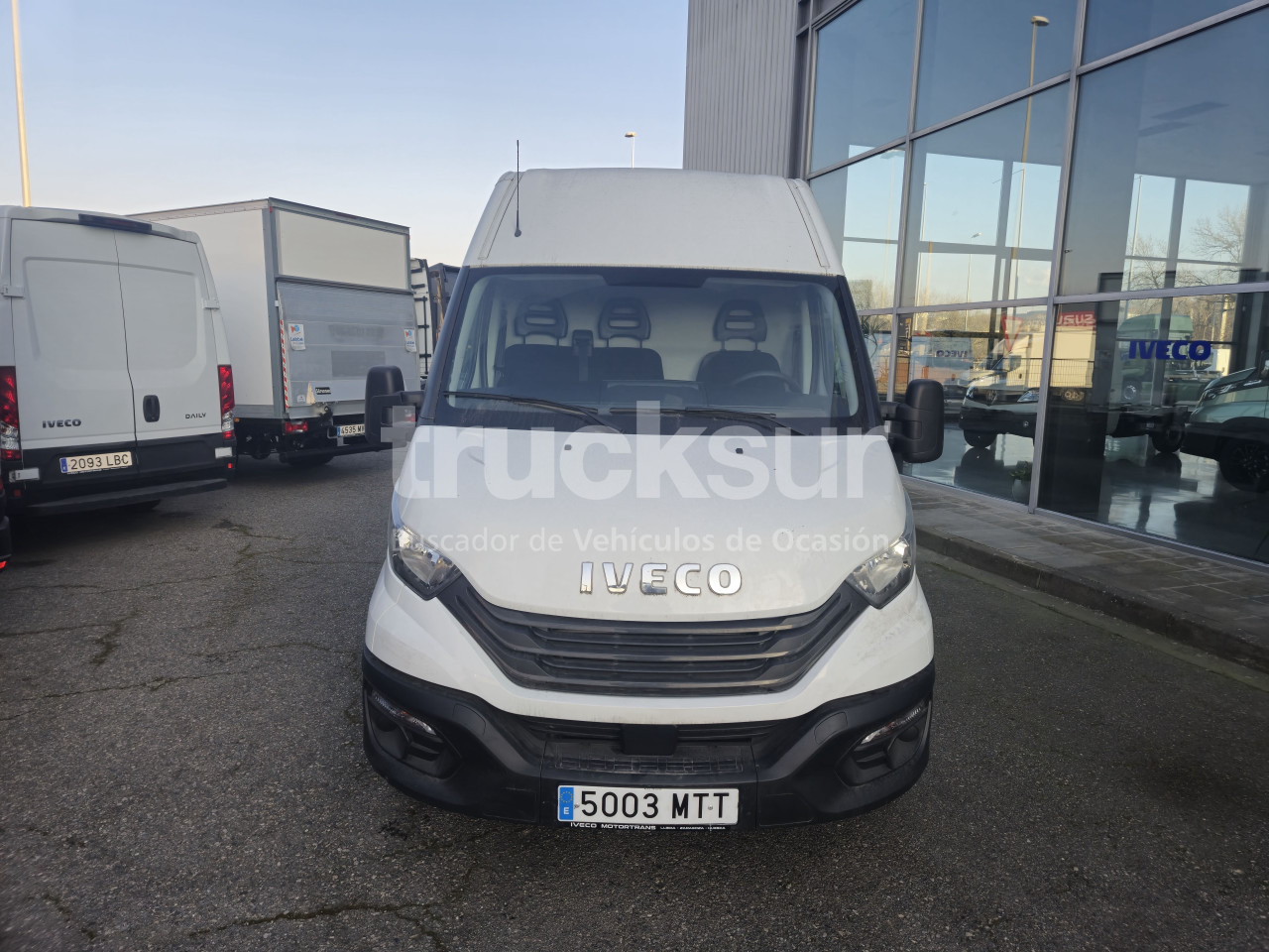 IVECO DAILY 35S16V 12M3 - Fourgon grand volume: photos 2 IVECO DAILY 35S16V 12M3 - Fourgon grand volume: photos 2