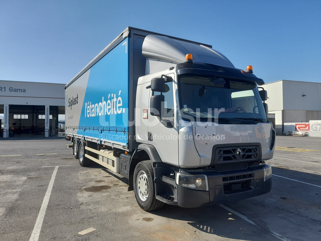 RENAULT D320.26 ejes 6x2*4 - Camion à rideaux coulissants: photos 1 RENAULT D320.26 ejes 6x2*4 - Camion à rideaux coulissants: photos 1