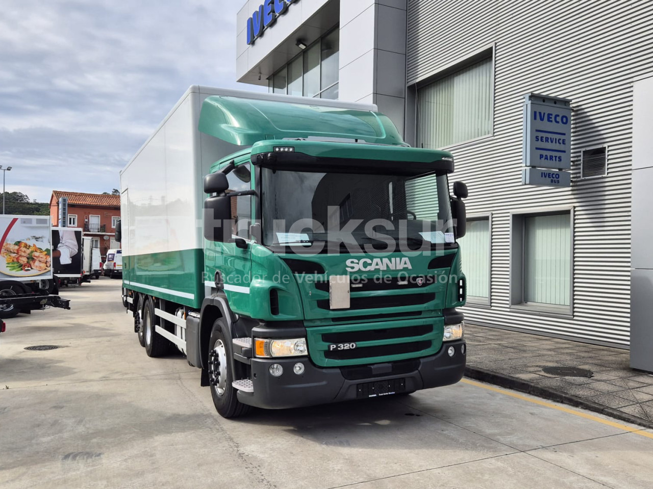 SCANIA P320.26 ejes 6x2*4 - Camion fourgon: photos 3 SCANIA P320.26 ejes 6x2*4 - Camion fourgon: photos 3