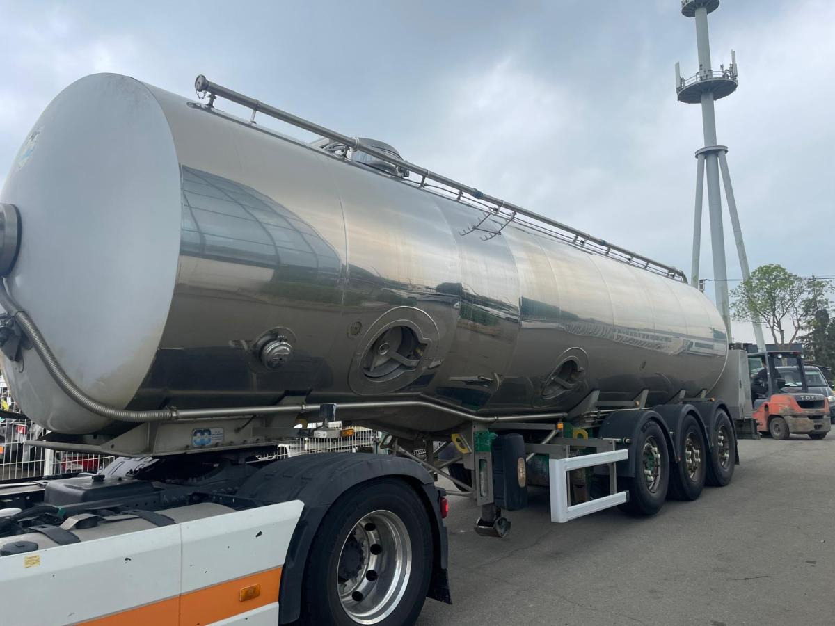 Maisonneuve - Semi-remorque citerne: photos 1 Maisonneuve - Semi-remorque citerne: photos 1