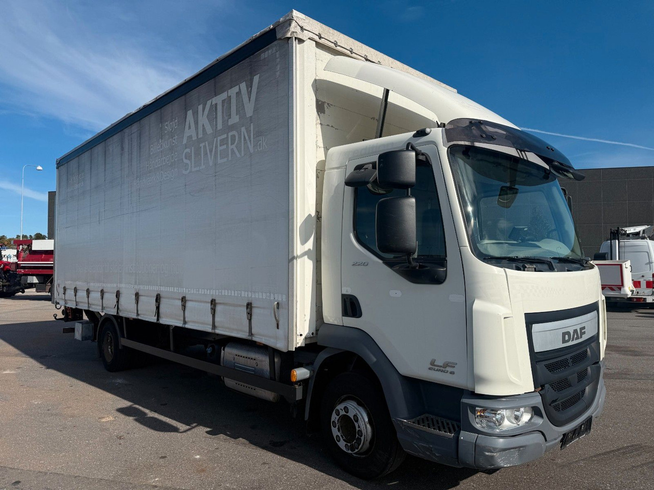 DAF LF 45 /220 4x2 Curtainsider and Taillift Euro 6 - Camion à rideaux coulissants: photos 2 DAF LF 45 /220 4x2 Curtainsider and Taillift Euro 6 - Camion à rideaux coulissants: photos 2