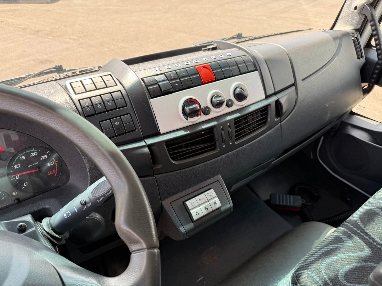 Camion frigorifique Iveco 180E32 Schmitz / Thermo King T-1200R Spectrum Iveco 180E32 Schmitz / Thermo King T-1200R Spectrum: photos 9