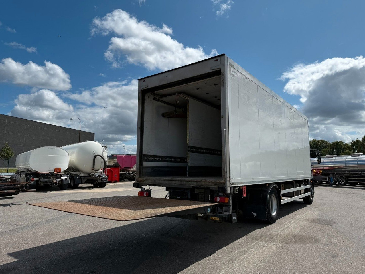 Camion frigorifique Iveco 180E32 Schmitz / Thermo King T-1200R Spectrum Iveco 180E32 Schmitz / Thermo King T-1200R Spectrum: photos 11