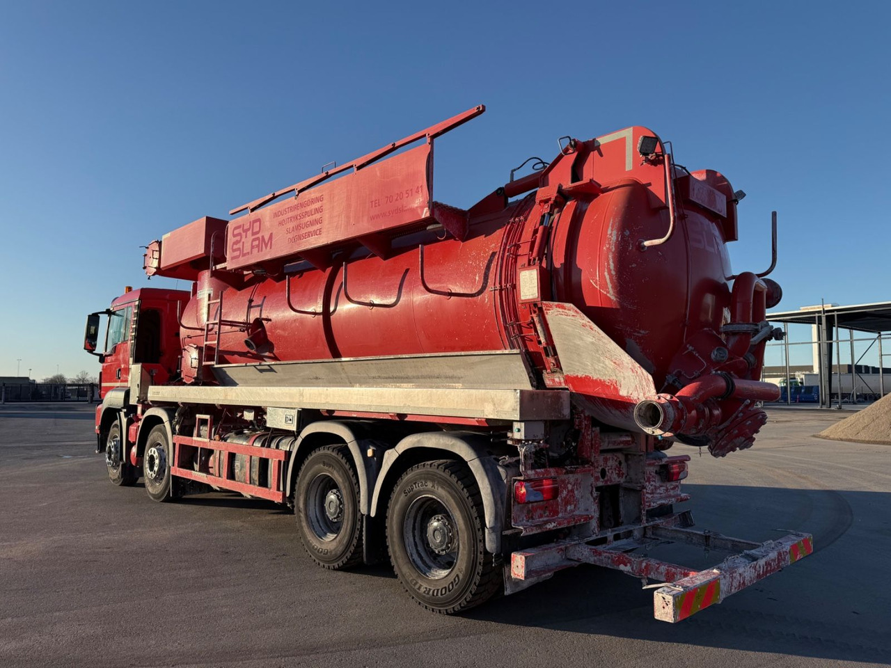 MAN TGS 41.400 8X4 BB Naaktgeboren VP-8000 14.000 L - Camion hydrocureur: photos 4 MAN TGS 41.400 8X4 BB Naaktgeboren VP-8000 14.000 L - Camion hydrocureur: photos 4