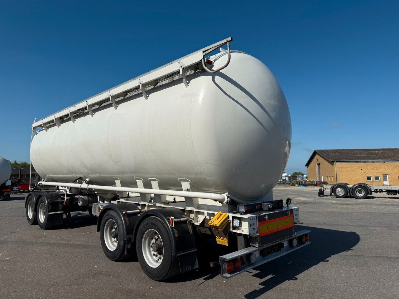 P4T30 4 axle 42 m3 Alu Silo tank - Remorque citerne: photos 4 P4T30 4 axle 42 m3 Alu Silo tank - Remorque citerne: photos 4