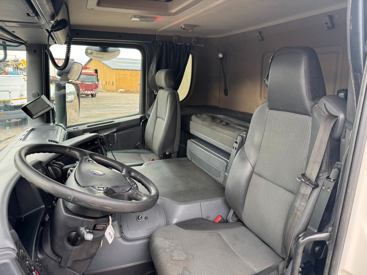 Scania P370 6x4 Liebherr THP140H 24 M4 XH Betonpumpe - Camion pompe: photos 5 Scania P370 6x4 Liebherr THP140H 24 M4 XH Betonpumpe - Camion pompe: photos 5