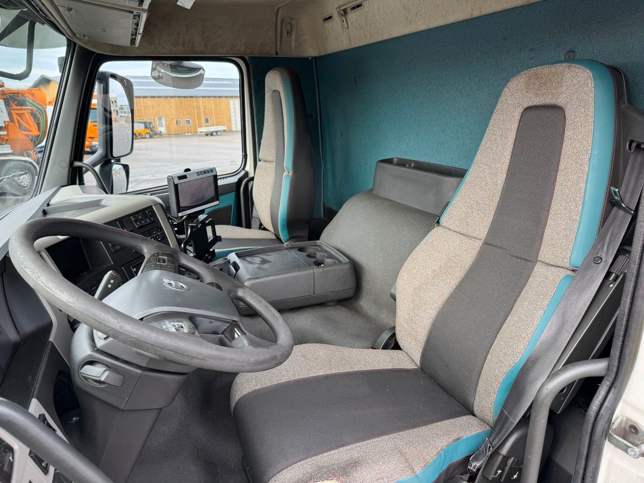 Volvo FM330 6x2*4 Carrier Supra 1250 Mt 9,9m (defekt f - Camion frigorifique: photos 5 Volvo FM330 6x2*4 Carrier Supra 1250 Mt 9,9m (defekt f - Camion frigorifique: photos 5