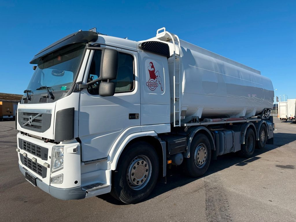 Volvo FM460 8x2*6 24.000 l. ADR Tank Volvo FM460 8x2*6 24.000 l. ADR Tanktruck - Camion citerne: photos 1 Volvo FM460 8x2*6 24.000 l. ADR Tank Volvo FM460 8x2*6 24.000 l. ADR Tanktruck - Camion citerne: photos 1