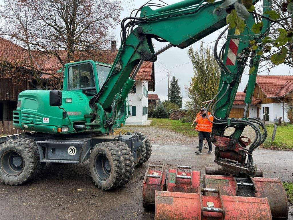 Takeuchi TB295W - Pelle sur pneus: photos 4 Takeuchi TB295W - Pelle sur pneus: photos 4