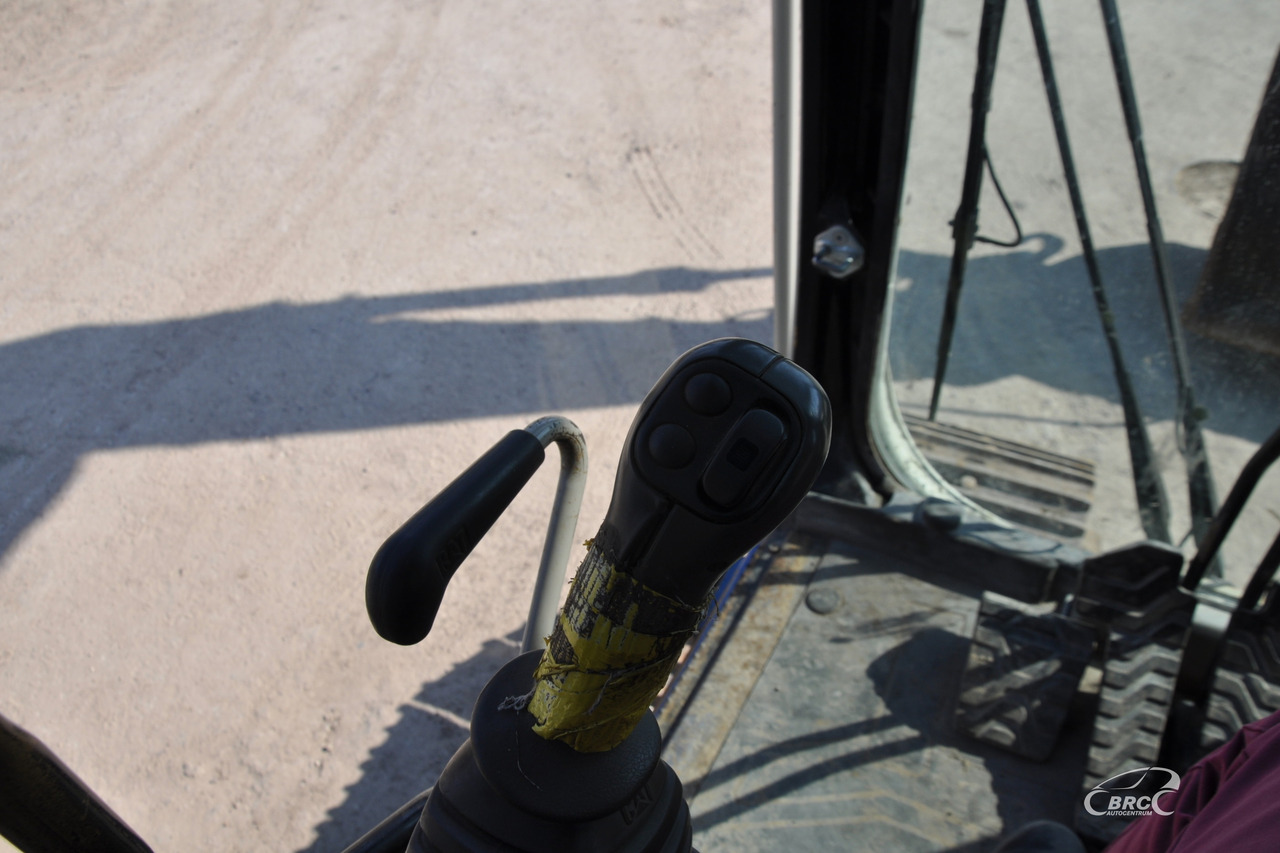 Pelle sur chenille Caterpillar 318C: photos 13