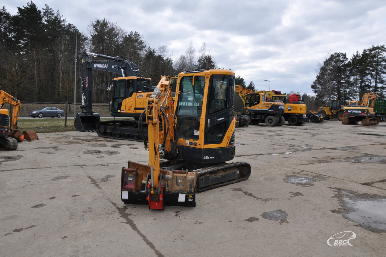 Hyundai R25Z-9AK - Mini pelle: photos 1 Hyundai R25Z-9AK - Mini pelle: photos 1