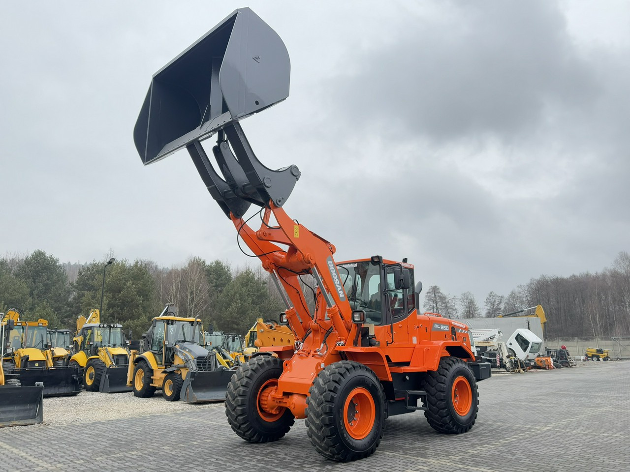 Doosan DL250 14,5Ton Łyżka Wysokiego Wysypu !!! - Chargeuse sur pneus: photos 1 Doosan DL250 14,5Ton Łyżka Wysokiego Wysypu !!! - Chargeuse sur pneus: photos 1