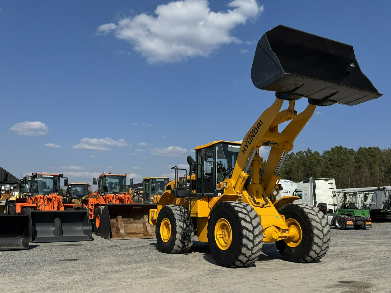 Hyundai HL770-7A - Chargeuse sur pneus: photos 2 Hyundai HL770-7A - Chargeuse sur pneus: photos 2