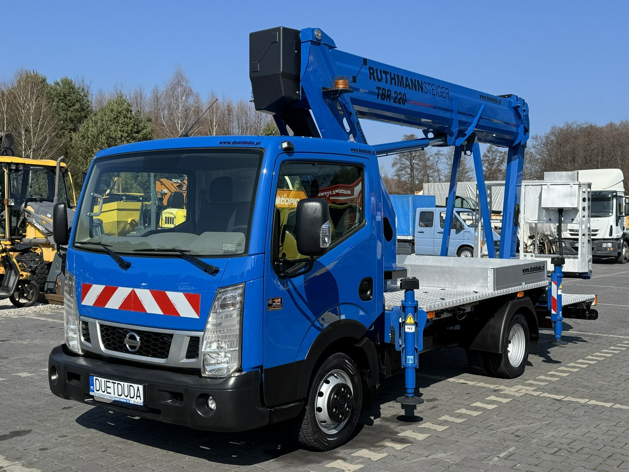 Nissan Cabstar - Camion avec nacelle: photos 5 Nissan Cabstar - Camion avec nacelle: photos 5