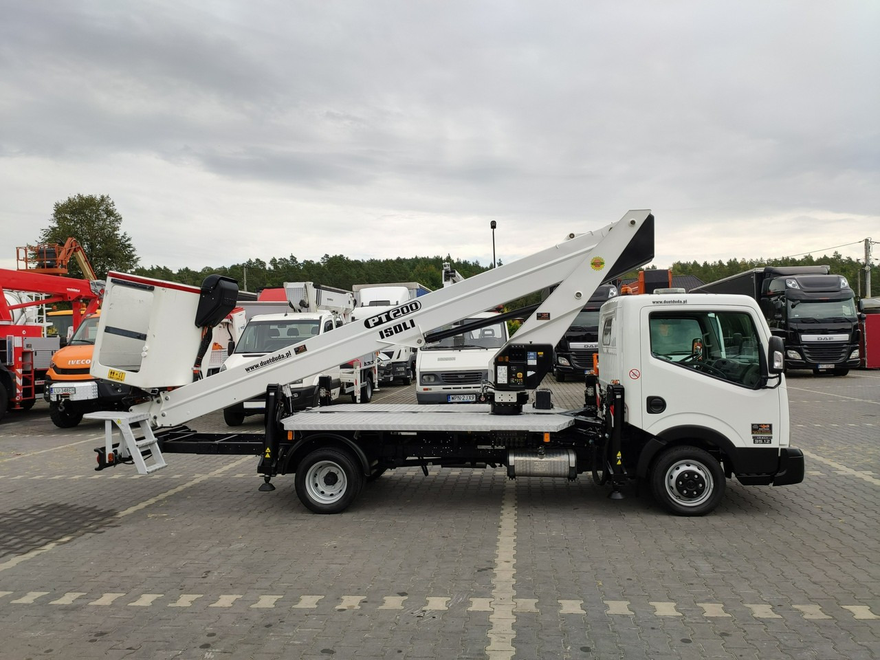 Nissan Cabstar - Camion avec nacelle: photos 5 Nissan Cabstar - Camion avec nacelle: photos 5
