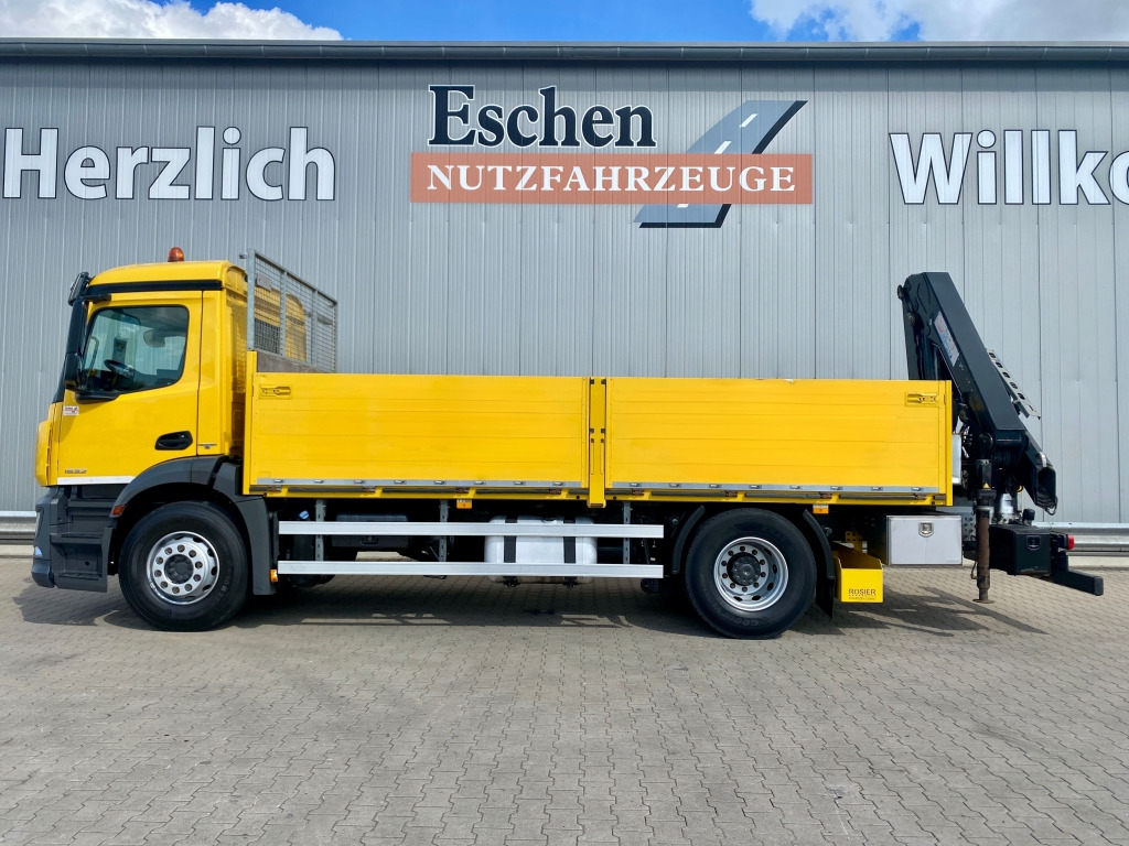 Mercedes-Benz 1832 L Antos / HMF-Faltkran - Camion plateau, Camion grue: photos 2 Mercedes-Benz 1832 L Antos / HMF-Faltkran - Camion plateau, Camion grue: photos 2