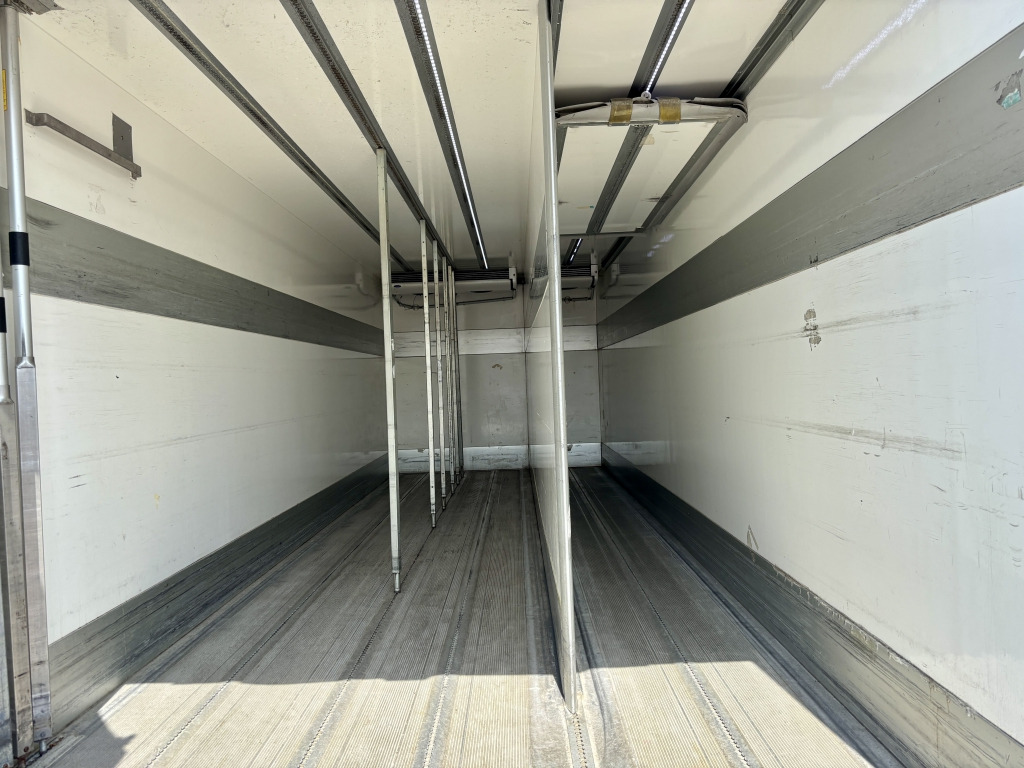 Camion frigorifique Volvo FL 250 / MBB-LBW: photos 10