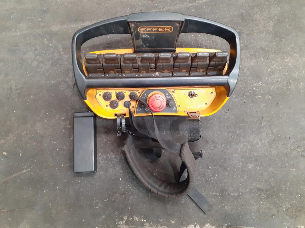 Grúa Effer 100 - 3S - Grue auxiliaire pour Camion: photos 3 Grúa Effer 100 - 3S - Grue auxiliaire pour Camion: photos 3