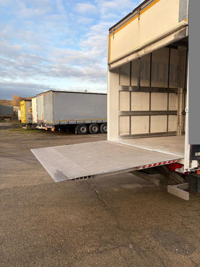 MAN TGM 18.290 - Camion à rideaux coulissants: photos 3 MAN TGM 18.290 - Camion à rideaux coulissants: photos 3