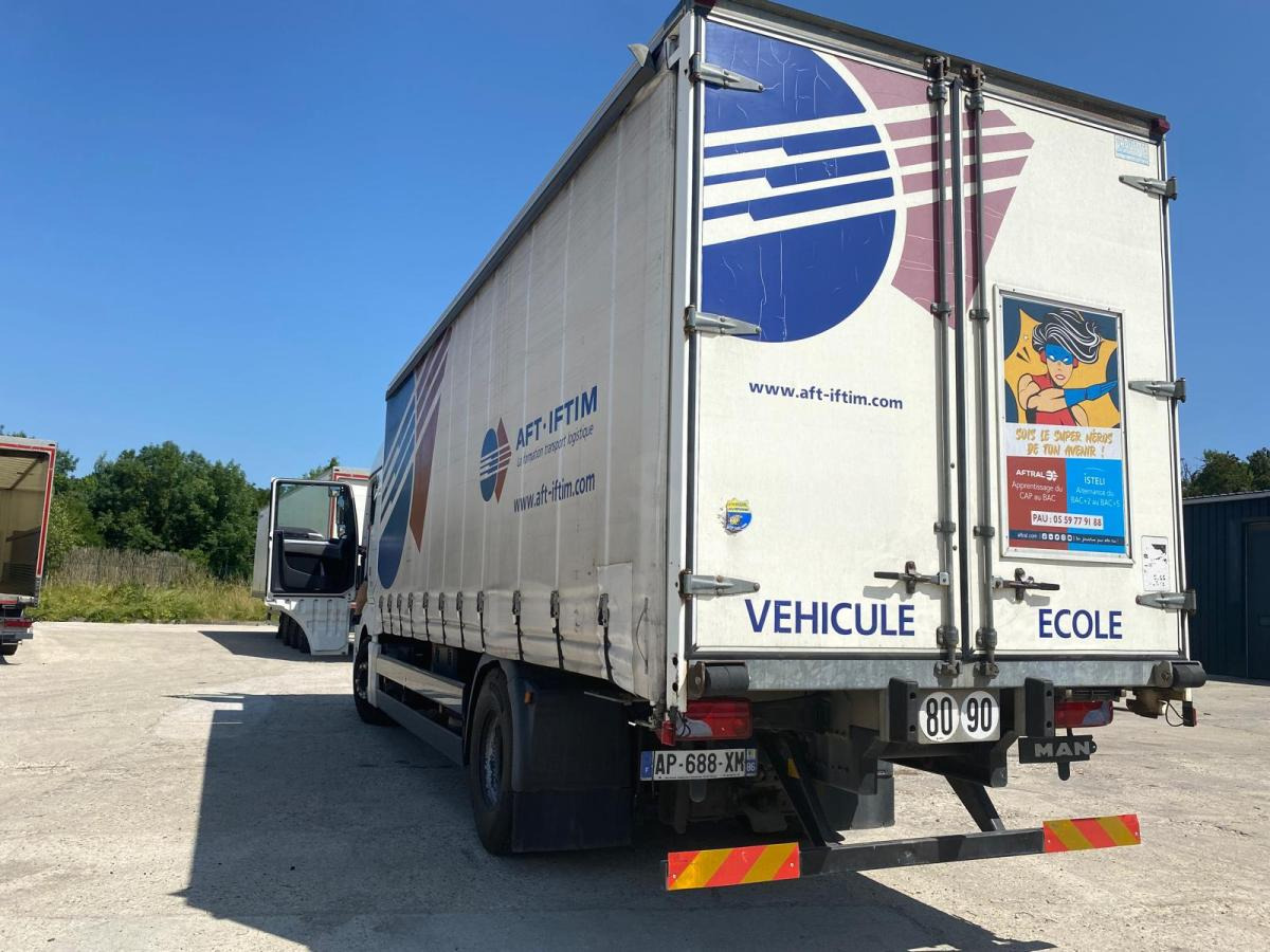 MAN TGX 18.360 - Camion à rideaux coulissants: photos 2 MAN TGX 18.360 - Camion à rideaux coulissants: photos 2