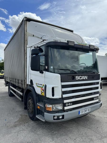 Scania 94 D220 - Camion à rideaux coulissants: photos 2 Scania 94 D220 - Camion à rideaux coulissants: photos 2