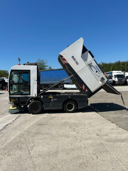 Schmidt Clingo 500 COMPACT 400 - Balayeuse de voirie: photos 2 Schmidt Clingo 500 COMPACT 400 - Balayeuse de voirie: photos 2