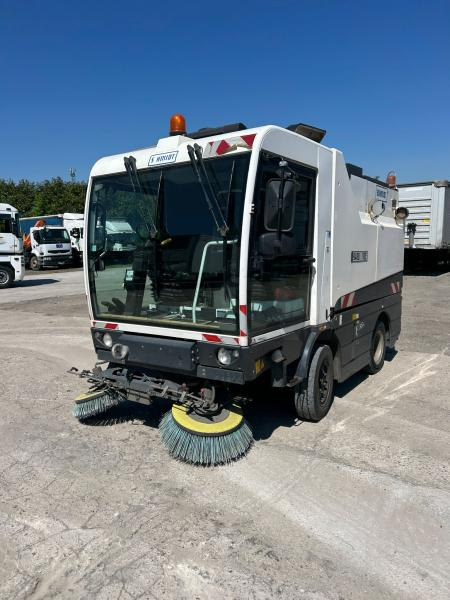 Schmidt Clingo 500 Compact 400 - Balayeuse de voirie: photos 1 Schmidt Clingo 500 Compact 400 - Balayeuse de voirie: photos 1