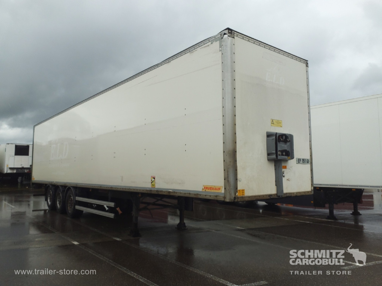 FRUEHAUF Dryfreight Standard Roller shutter door - Semi-remorque fourgon: photos 1 FRUEHAUF Dryfreight Standard Roller shutter door - Semi-remorque fourgon: photos 1