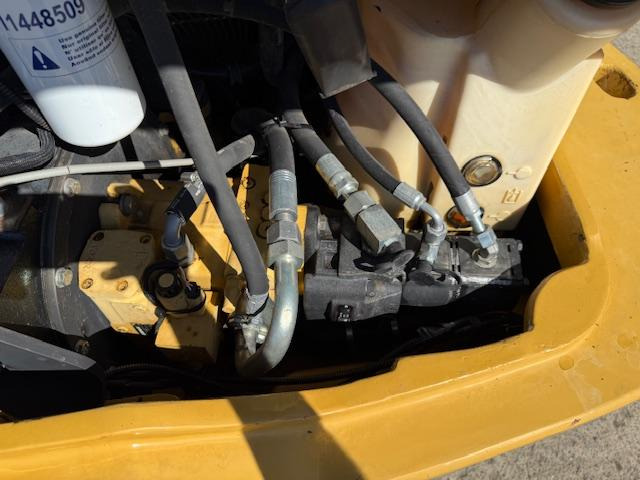 Chargeuse sur pneus Cat 908 H: photos 9