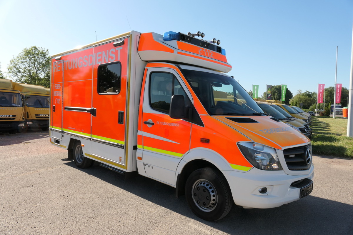 MERCEDES-BENZ Sprinter 519 CDI Klima Krankenwagen - Autre matériel: photos 1 MERCEDES-BENZ Sprinter 519 CDI Klima Krankenwagen - Autre matériel: photos 1