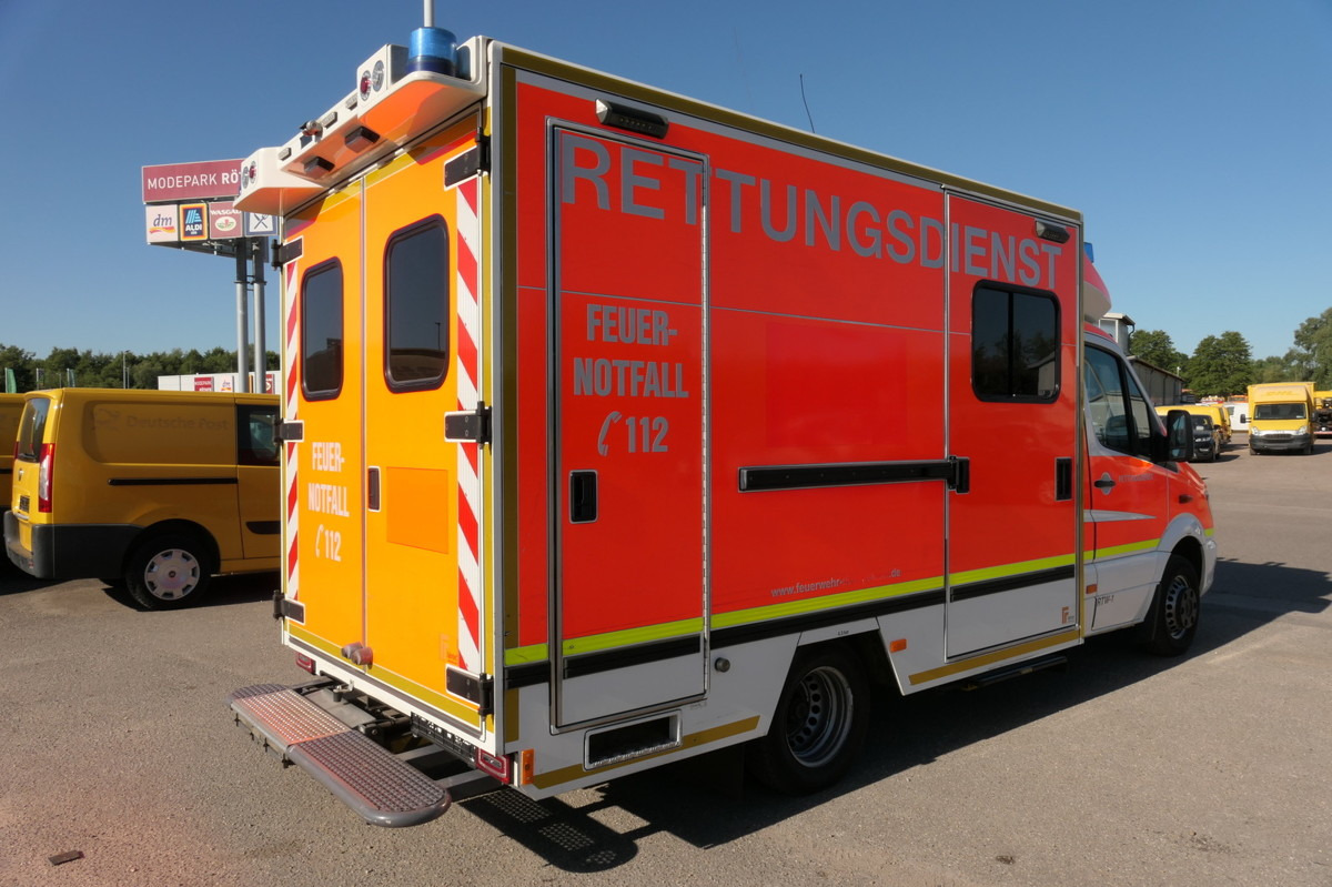 MERCEDES-BENZ Sprinter 519 CDI Klima Krankenwagen - Autre matériel: photos 3 MERCEDES-BENZ Sprinter 519 CDI Klima Krankenwagen - Autre matériel: photos 3