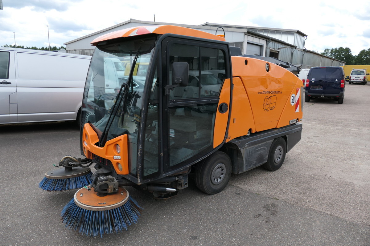 CN200 Sweeper - Balayeuse de voirie: photos 1 CN200 Sweeper - Balayeuse de voirie: photos 1