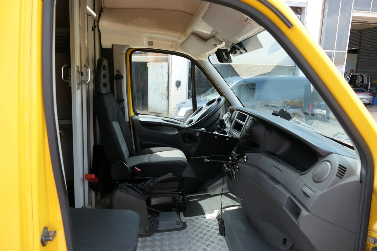 IVECO Daily 35 S11 C30C AUTOMATIK KAMERA Regale LUFT D - Fourgon grand volume: photos 5 IVECO Daily 35 S11 C30C AUTOMATIK KAMERA Regale LUFT D - Fourgon grand volume: photos 5