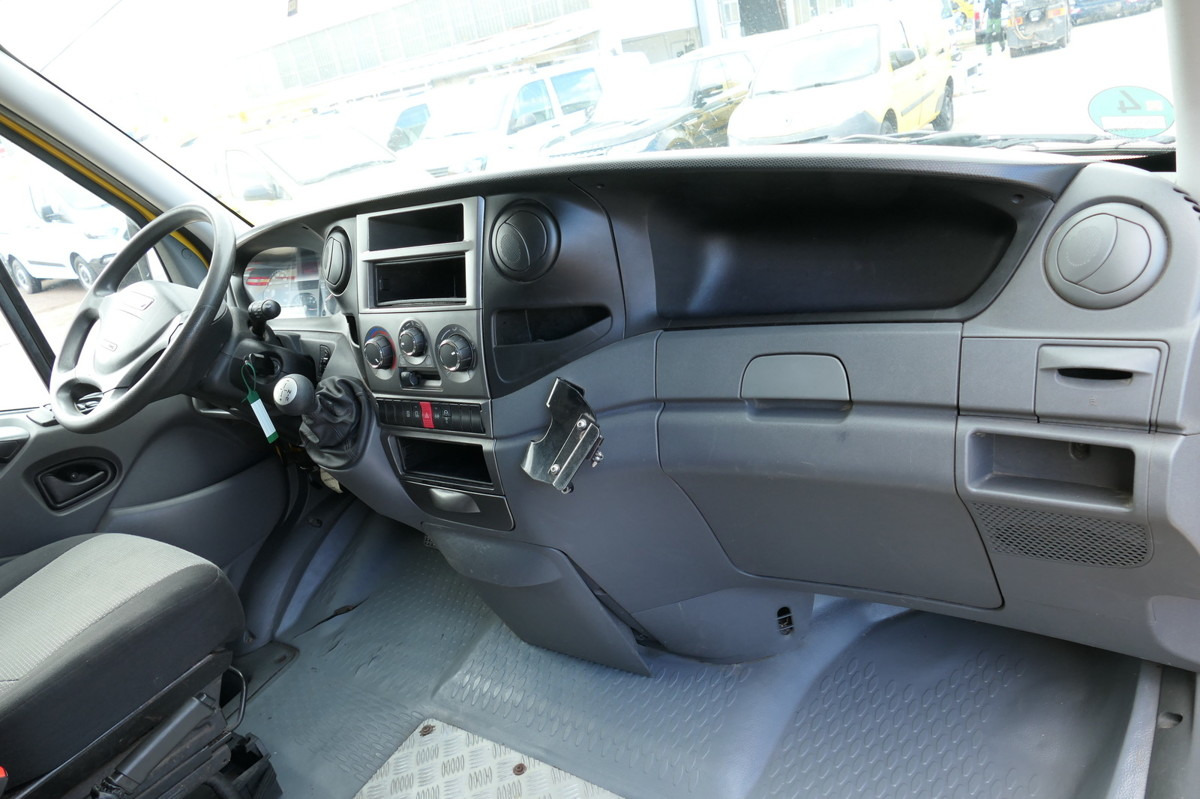 Photo d'intérieur 1: Fourgon grand volume IVECO Daily 35 S11 C30C AUTOMATIK Regale LUFT - EURO 5