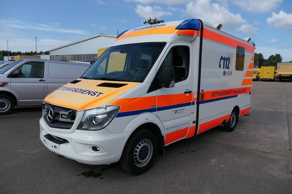 MERCEDES-BENZ 319 Sprinter 6-Zylinder Rettungswagen Strobel - Ambulance: photos 1 MERCEDES-BENZ 319 Sprinter 6-Zylinder Rettungswagen Strobel - Ambulance: photos 1