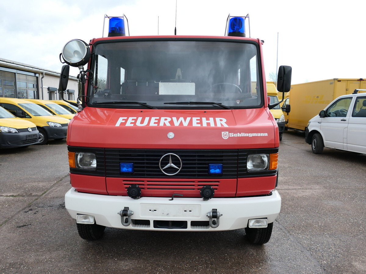 MERCEDES-BENZ 814 D LF 8/6 DoKa AHK Löschwassertank 600L Schli - Ambulance: photos 2 MERCEDES-BENZ 814 D LF 8/6 DoKa AHK Löschwassertank 600L Schli - Ambulance: photos 2