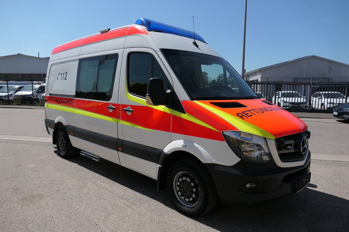 MERCEDES-BENZ Sprinter 316 CDI Klima Rettungswagen - Ambulance: photos 1 MERCEDES-BENZ Sprinter 316 CDI Klima Rettungswagen - Ambulance: photos 1