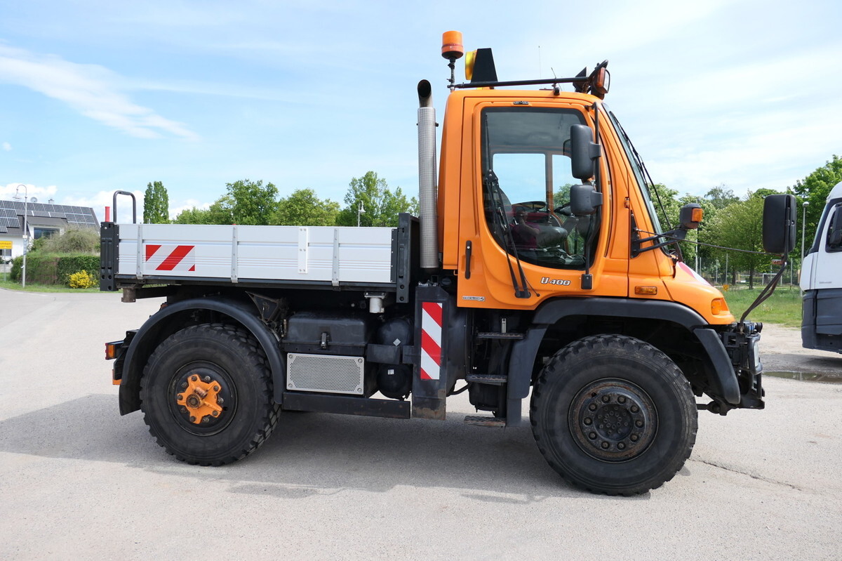 UNIMOG U400 405/12 AHK KLIMA ZAPFWELLE vorn SFZ KOMMUN - Camion plateau, Véhicule de voirie/ Spécial: photos 4 UNIMOG U400 405/12 AHK KLIMA ZAPFWELLE vorn SFZ KOMMUN - Camion plateau, Véhicule de voirie/ Spécial: photos 4