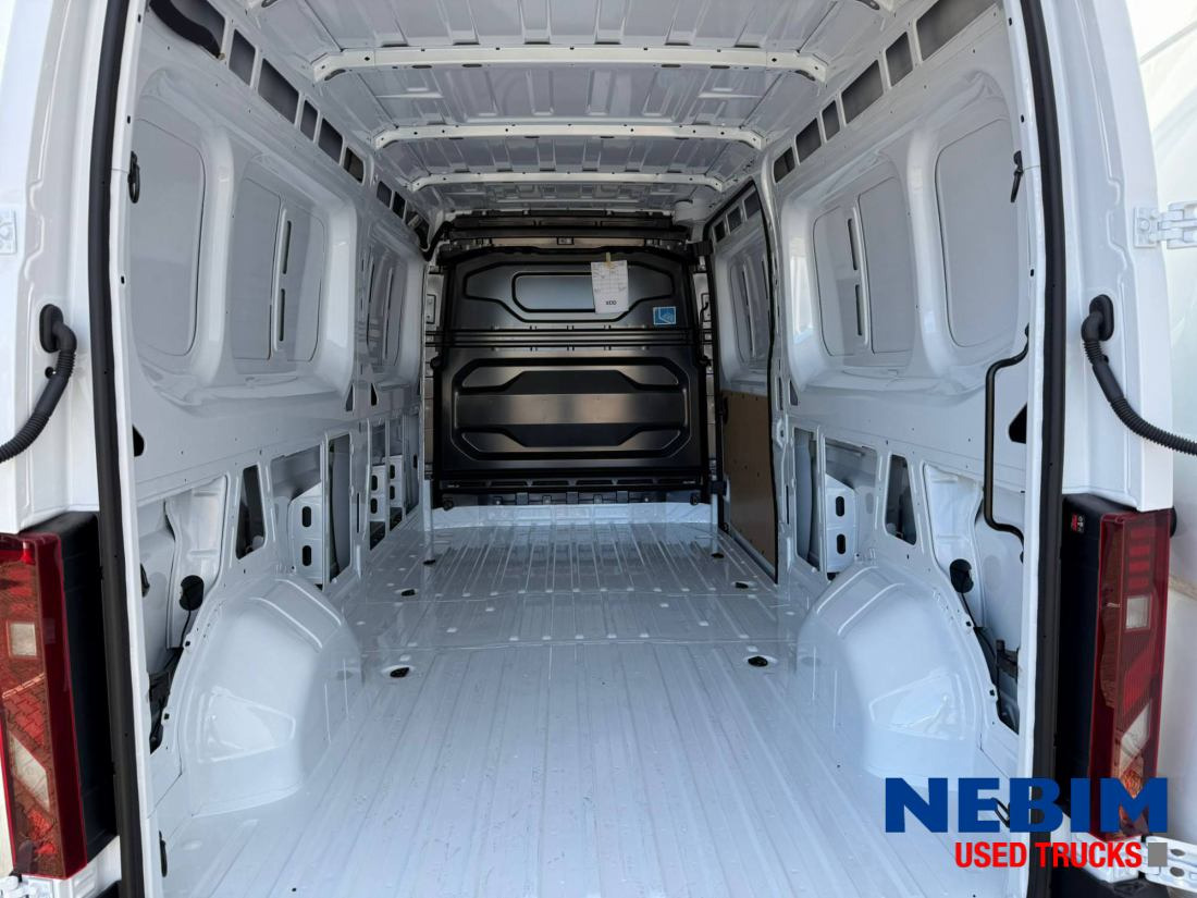 Fourgon utilitaire neuf Renault Master L3H2 150HP 6 Units Available: photos 12