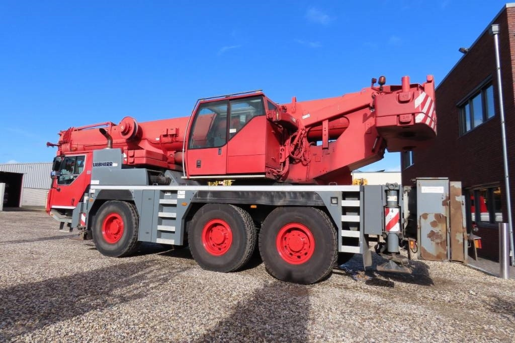 Liebherr LTM 1055-3.2 - Grue tout-terrain: photos 4 Liebherr LTM 1055-3.2 - Grue tout-terrain: photos 4